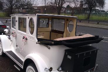 Wedding cars Middlesbrough. Hire a vintage style wedding car for your special day. Wedding cars Stockton and Hartlepool.